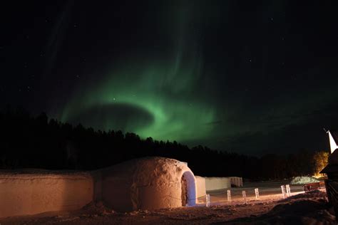 Sorrisniva Igloo Hotel - Exterior at Night - modlar.com