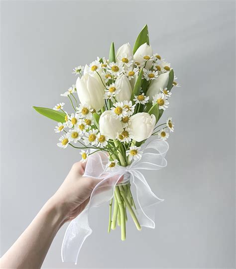Tulip Bouquet Wedding, White Daisy Bouquet, Simple Bridal Bouquets ...