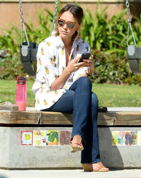 Jessica Alba - Family Day at the Coldwater Canyon Park in Beverly Hills ...