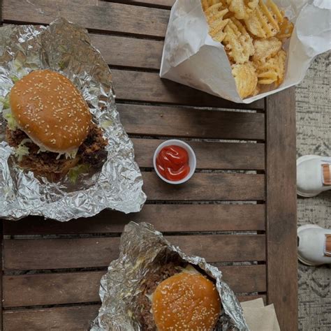 Tin & Tallow | Breakfast, Smash Burgers & Cocktails in Hilton Head