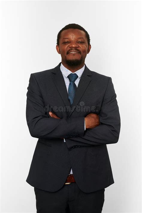 Black Man in Business Suit 的图像结果