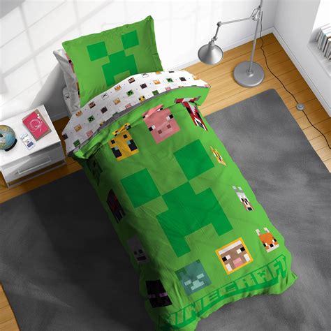 Amazon.com: Minecraft Bedspread Twin Set for Kids - Bundle with ...
