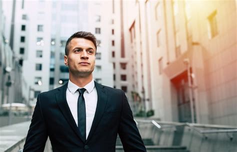 Attractive Businessman 的图像结果