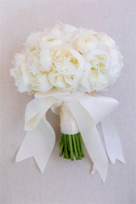 The Guide To White Bridal Bouquets {Plus Inspiration Gallery} — Eddie ...