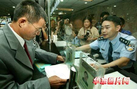 上海外国人--上海正式开展外国人在华永久居留申请工作