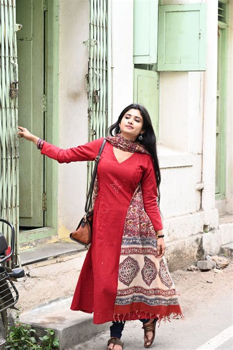 Salwar Set – Poonghuzhalii