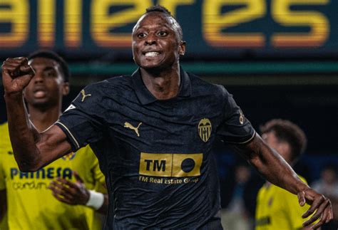Sadiq Umar ya es el fichaje del Valencia CF que más camisetas vende