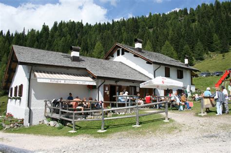 RIFUGIO RINFREDDO (Comelico Superiore) - Lodge Reviews & Photos ...