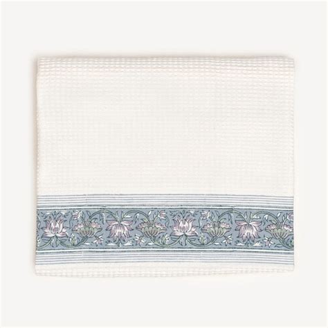 Nilofer aqua blue bath towel – Inka