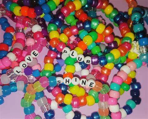 Kandi Skull Hand Tutorial 的图像结果