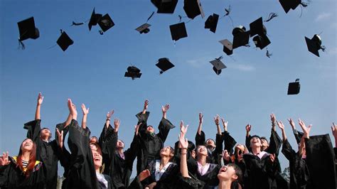 国外学生怎么过“毕业低潮期”|界面新闻