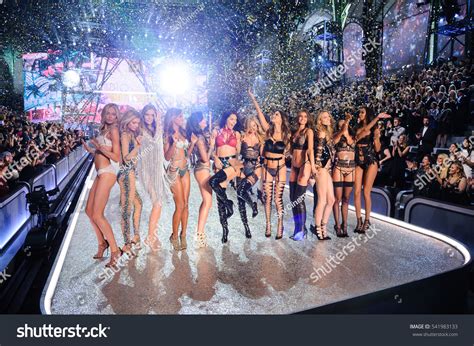 Models Walk Victorias Secret Fashion Show Stock Photo 541983133 | Shutterstock