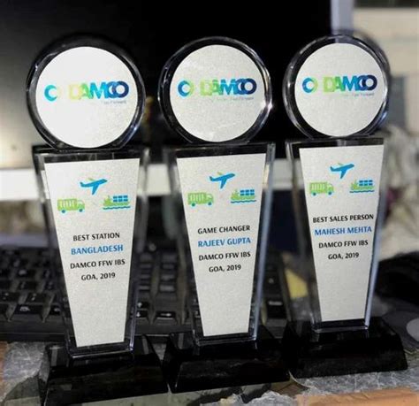 Crystal Awards and Trophies - Crystal Dazzle Trophies Manufacturer from ...