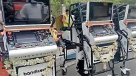 Kolkata: Robots Take Charge For Cleaning Manholes In New Town | Kolkata ...