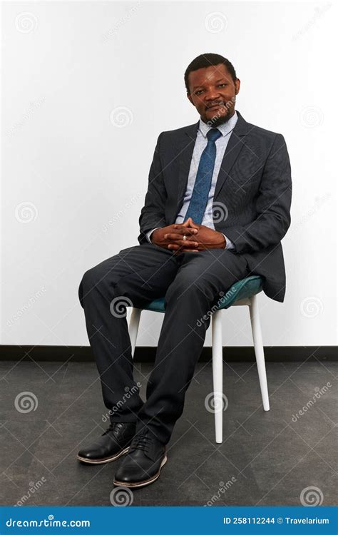 Black Man in Business Suit 的图像结果