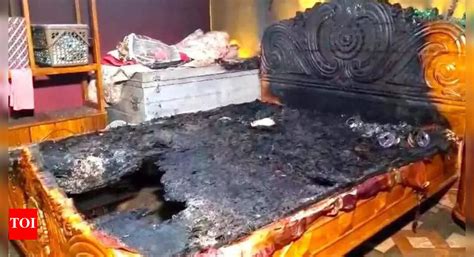 Robbers loot house in Odisha, deface wall with vulgar graffiti before ...