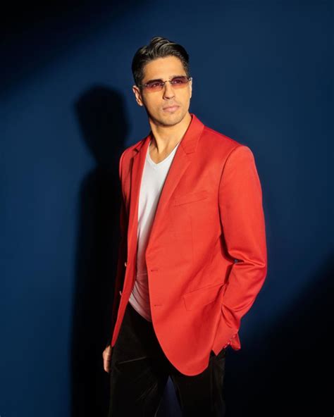 6 Easy Ways To Wear Red & Dress For A Christmas Party Ft. Sidharth Malhotra