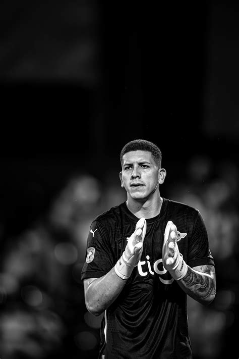 Intense Clapping 的图像结果