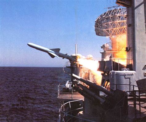 图文：中国海军战舰发射C802反舰导弹_新浪军事_新浪网