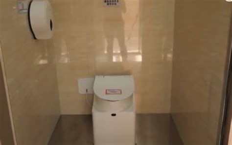 不用水冲的厕所亮相广东东莞：排泄物自动打包-厕所,广东,排泄物 ——快科技(驱动之家旗下媒体)--科技改变未来