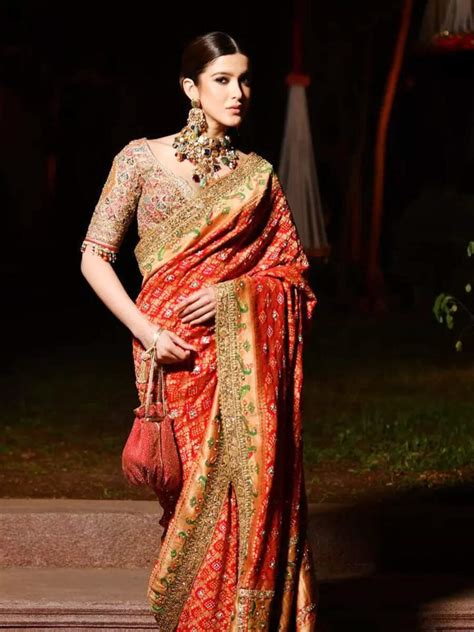 Shanaya Kapoor's red gharchola saree is perfect for all the new brides ...