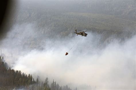 Alaska Army National Guard Black Hawk crews help fight Alaska fires ...