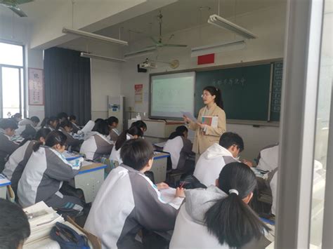 长兴县初中信息技术教研例会在雉城中学召开
