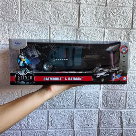 1:24 BATMOBILE: ANIMATED SERIES W/ BATMAN FIGURE (30916)Jada - diecast ...