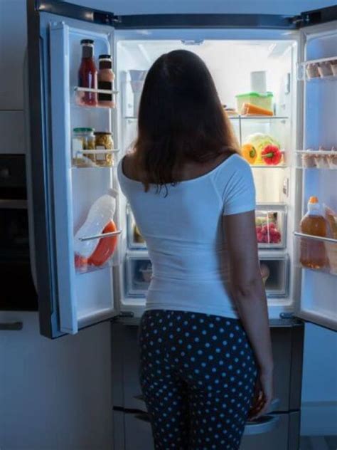 ফ্রিজ সাফ হবে মাত্র ১ টাকার এই জিনিসেই, দারুণ চকচক করবে - How to deep ...