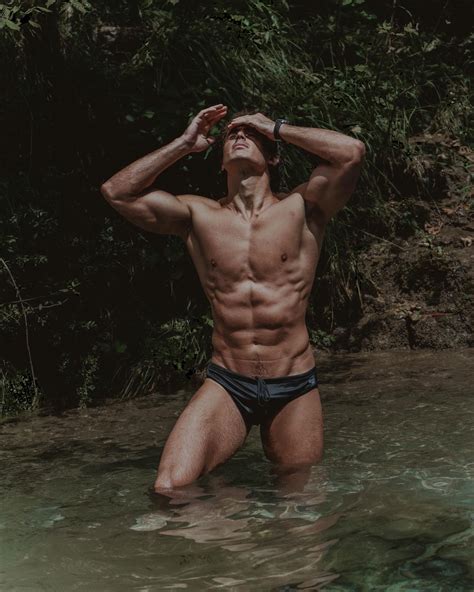 Professor mais sexy do mundo é estrela do OnlyFans. Veja 24 fotos escaldantes de Pietro Boselli ...