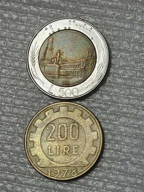 1978 1983 (IT#119) 2(Two) coins Italian L.200 & L.500 Lire Repvbblica ...
