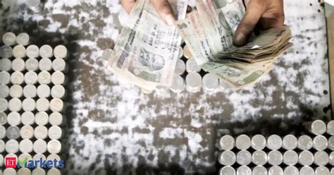 How to play the weak Rupee ahead of Fed meeting - The Economic Times