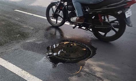 Chennai Citizen Connect: Commuters irked over clogged sewer on EVR ...