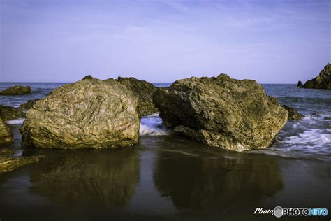 海岩石在清早 库存图片. 图片 包括有 浪花, 展望期, 场面, 岩石, 横向, 海滨, 蓝色, 海岛, 慢慢 - 64599639
