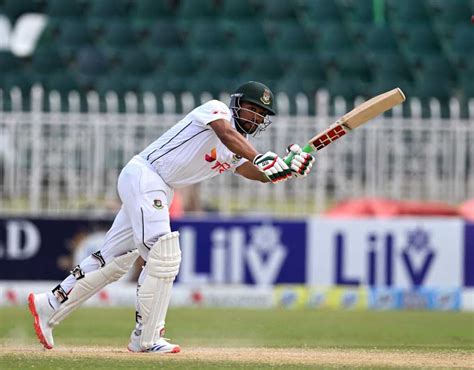 Bangladesh close in on historic clean sweep