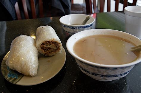 Voyagers: 義美冠軍(Taiwan Deli) 早點/台灣小吃