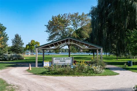 Grayslake, IL City Guide | About Living in Grayslake - Homes.com