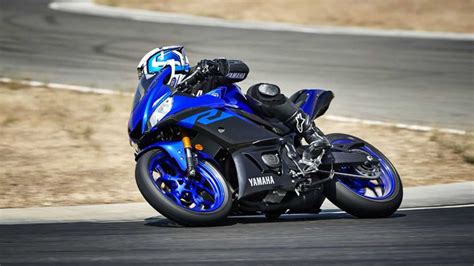 2015 Yamaha YZF-R3 announced