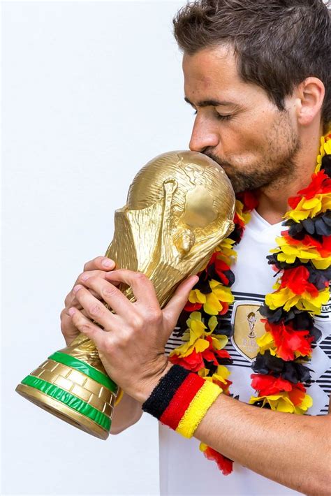 World Cup Trophy Pose 的图像结果