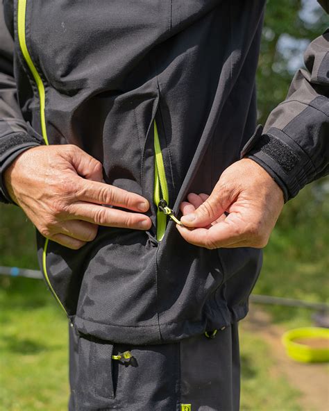 Matrix Tri-Layer Suits 的图像结果