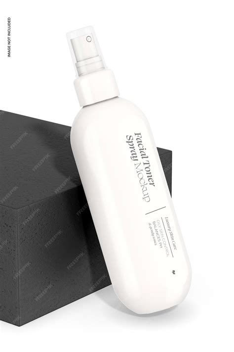 Free PSD | Facial toner spray mockup leaned