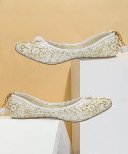 Gold Ethnic Shoes - Buy Gold Ethnic Shoes Online at Best Prices In ...