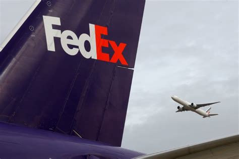 JPMorgan upgrades FedEx stock rating on freight separation By Investing.com