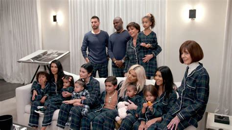 Keeping Up with the Kardashians (S16E09): Christmas Chaos Summary ...