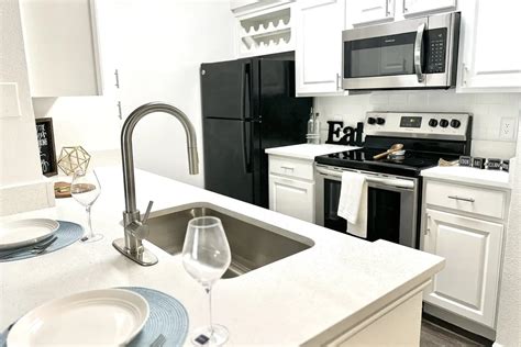 Metropolitan at Cityplace - Dallas, TX 75204 | ApartmentGuide.com