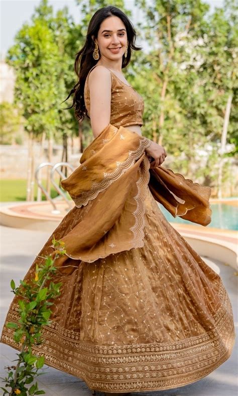 Golden Zari Lehenga Set – House Of Jamoti
