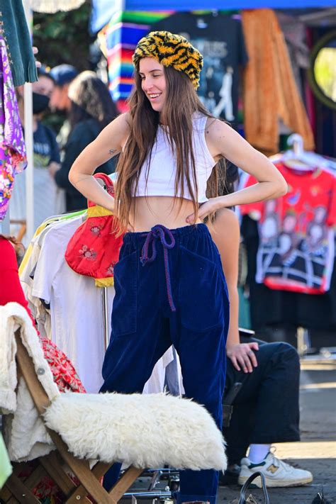 SCOUT and RUMER WILLIS Set up a Stand at Silverlake Flea Market 01/30 ...