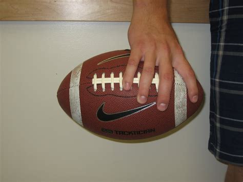 How to Throw a Football : 6 Steps (with Pictures) - Instructables