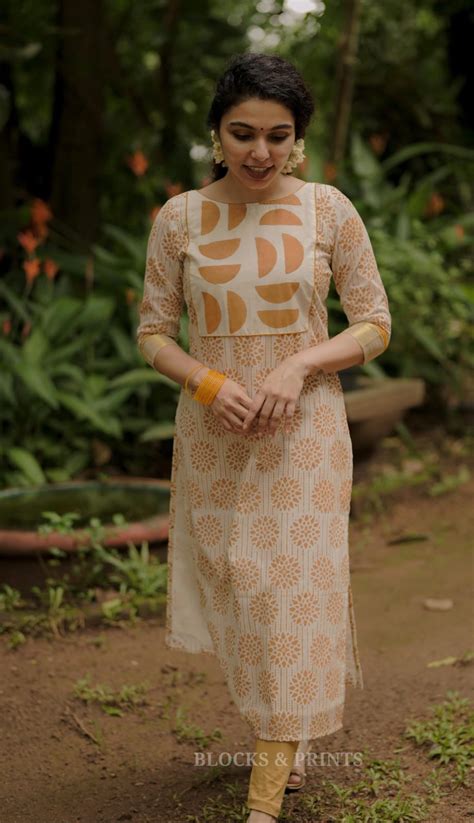RS.650/- (50%Off on MRP Rs.1300/-) (Code-1841 BK) – Blocks & Prints