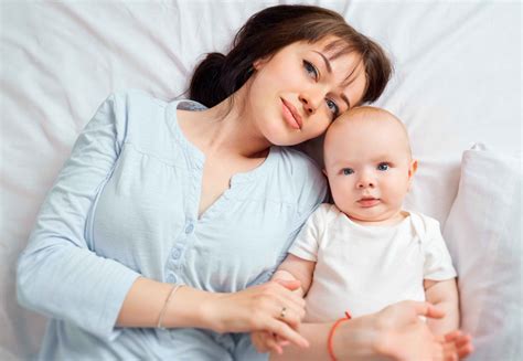 小宝宝吐奶很常见，家长着急时，丫丫这10个减少吐奶的方法能帮到你！
